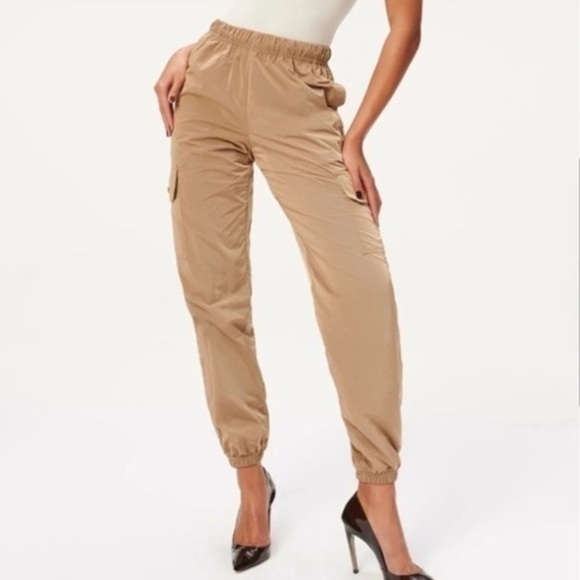 Good American Pants - Nwt Good American Shine Boyfriend Cargo Pant in putty, size 6(3X)